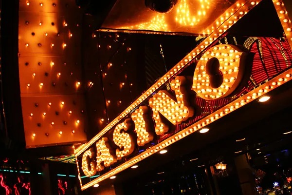 Live Baccarat dealer table on jitu77 slot with real-time card deal